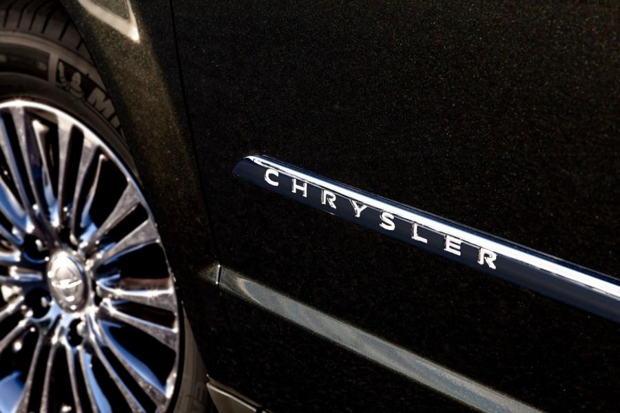  Chrysler Town & Country 2011 года  (фото 4 из 5)